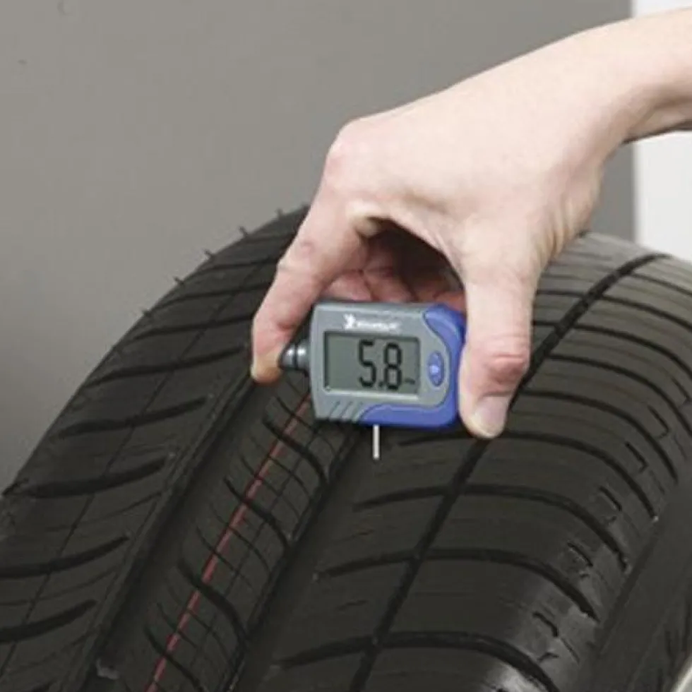 Contrôleur de pression digital et d'usure des pneumatiques Michelin